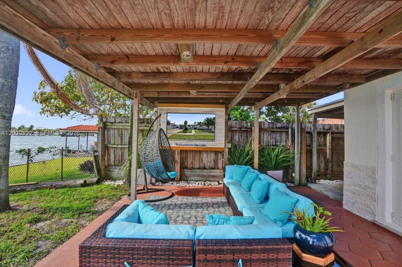 17501 NW 85th Ave, Hialeah, FL 33015 Photo