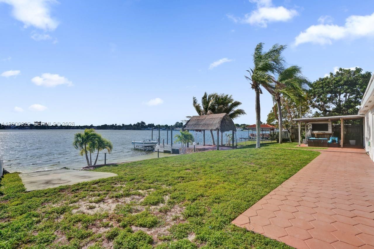 17501 NW 85th Ave, Hialeah, FL 33015 Photo