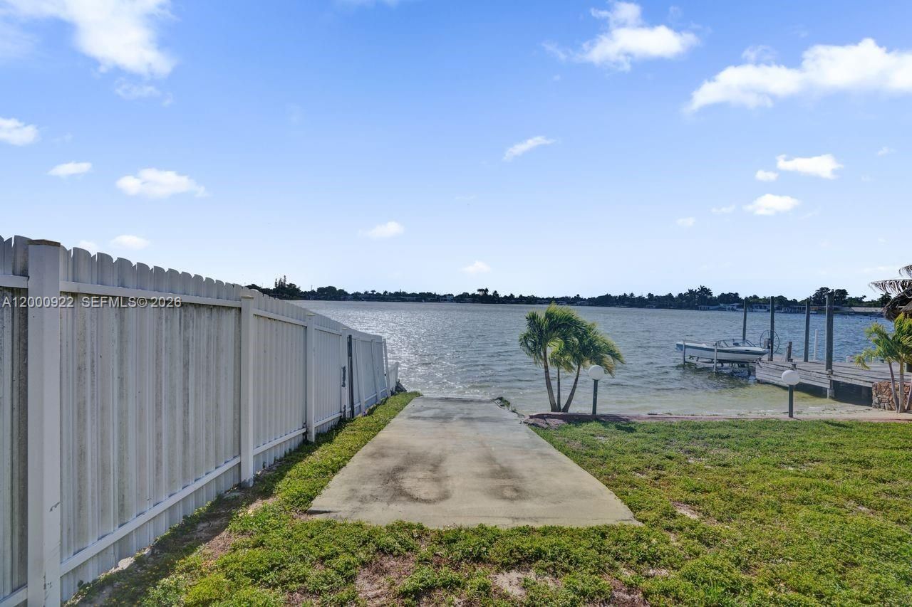 17501 NW 85th Ave, Hialeah, FL 33015 Photo