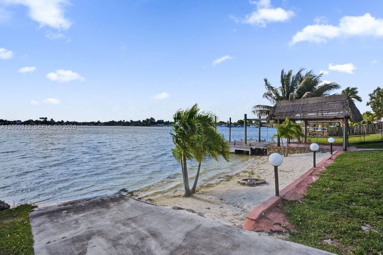 17501 NW 85th Ave, Hialeah, FL 33015 Photo