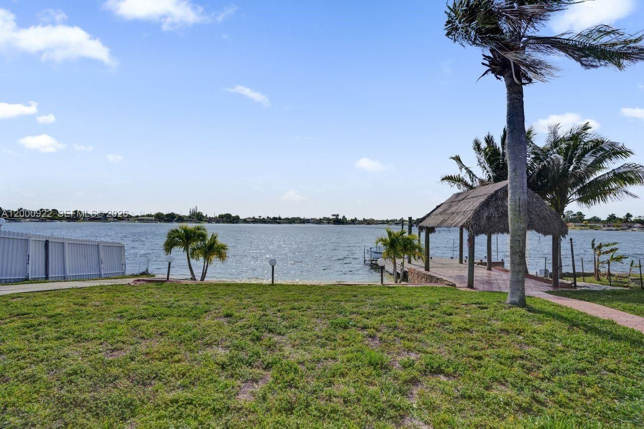 17501 NW 85th Ave, Hialeah, FL 33015 Photo