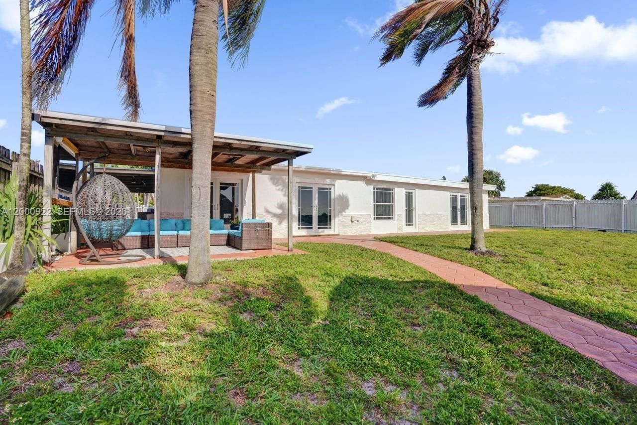 17501 NW 85th Ave, Hialeah, FL 33015 Photo