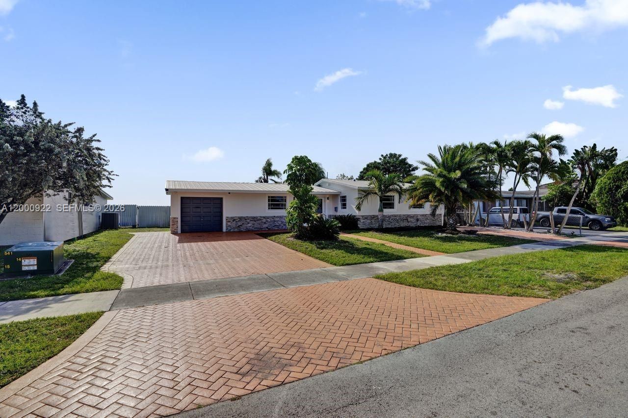 17501 NW 85th Ave, Hialeah, FL 33015 Photo