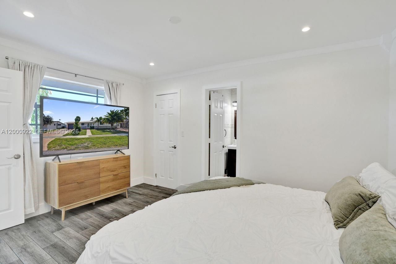 17501 NW 85th Ave, Hialeah, FL 33015 Photo