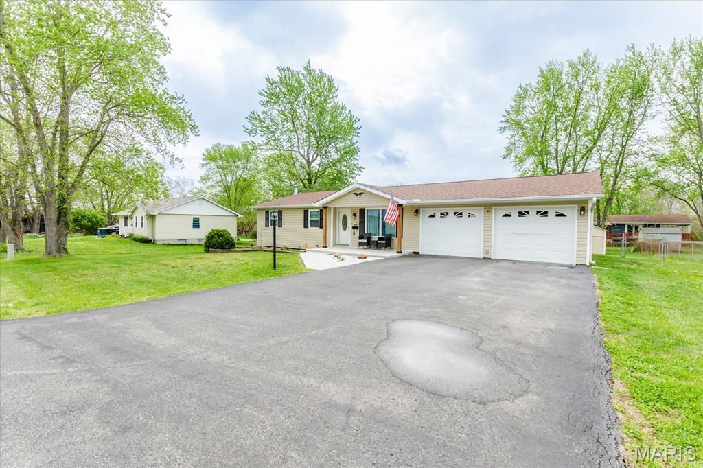 910 Center Street, Warrenton, MO 63383 Main Photo