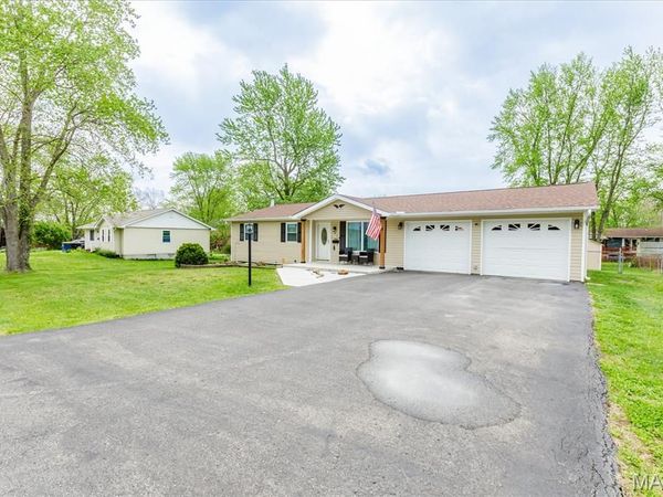 910 Center Street, Warrenton, MO 63383