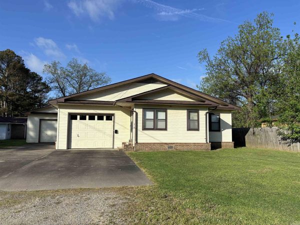 310 E Elm Street , Walnut Ridge, AR 72476