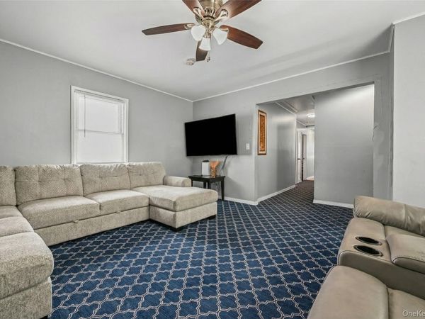 1733 5th Avenue , Bay Shore, NY 11706