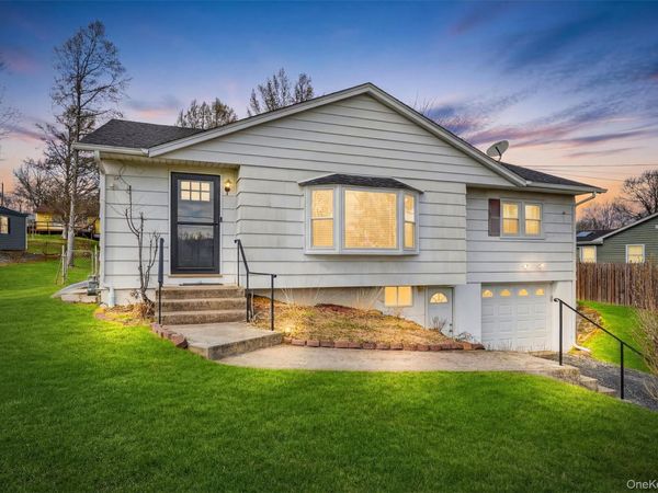 19 Valewood Drive, New Windsor, NY 12553