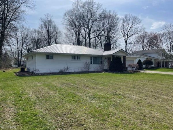 425 Laurel Street , Liberty, OH 44505