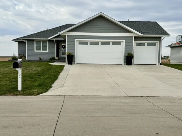 105 Nolan Drive , Emmetsburg, IA 50536