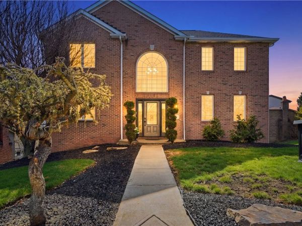 33 Mason Dr, Coraopolis, PA 15108