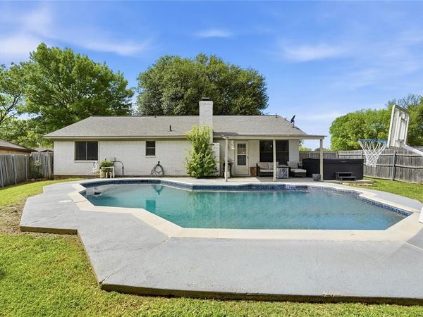 1701 Tobie Layne Street, Benbrook, TX 76126