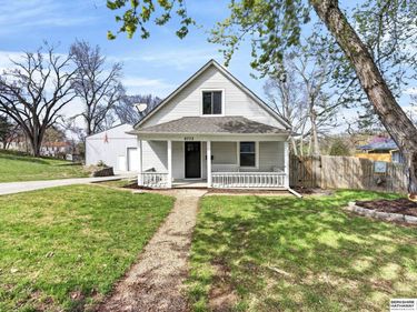 6772 Bedford Avenue, Omaha, NE 68104