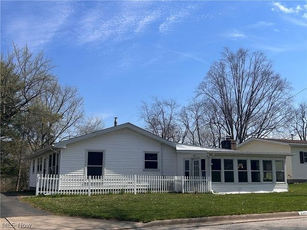 727 Circle Hill Road SE, North Canton, OH 44720