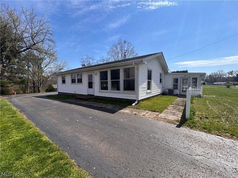 727 Circle Hill Road SE, North Canton, OH 44720 Photo 4