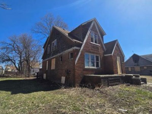 15724 Lesure Street, Detroit, MI 48227