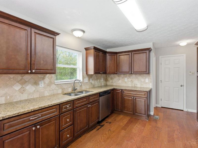 2073 Miles Woods Drive, Springfield Twp., OH 45231 Photo 14