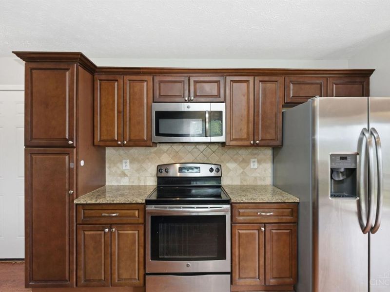 2073 Miles Woods Drive, Springfield Twp., OH 45231 Photo 16