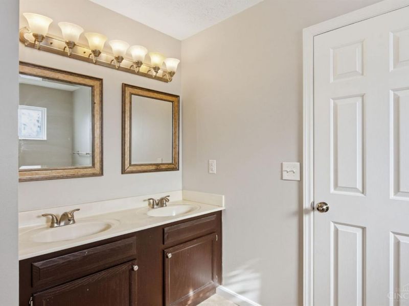 2073 Miles Woods Drive, Springfield Twp., OH 45231 Photo 35