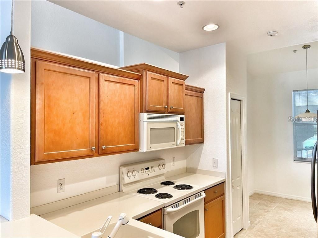 915 Fairwaycove Lane, Unit 208, Bradenton, FL 34212 Photo
