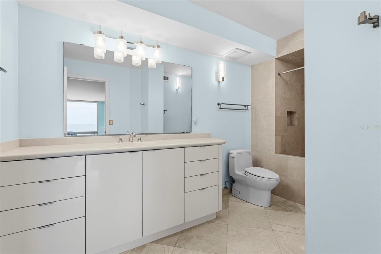 2425 Gulf Of Mexico Drive, Unit 8C, Longboat Key, FL 34228 Photo