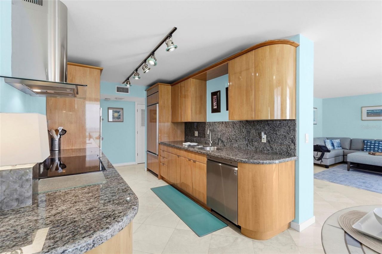 2425 Gulf Of Mexico Drive, Unit 8C, Longboat Key, FL 34228 Photo