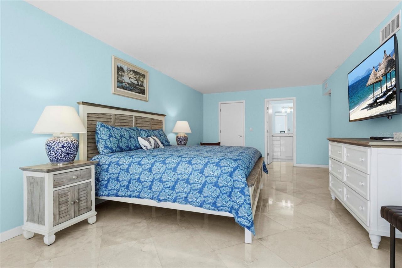 2425 Gulf Of Mexico Drive, Unit 8C, Longboat Key, FL 34228 Photo