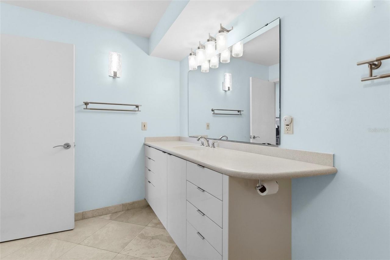 2425 Gulf Of Mexico Drive, Unit 8C, Longboat Key, FL 34228 Photo