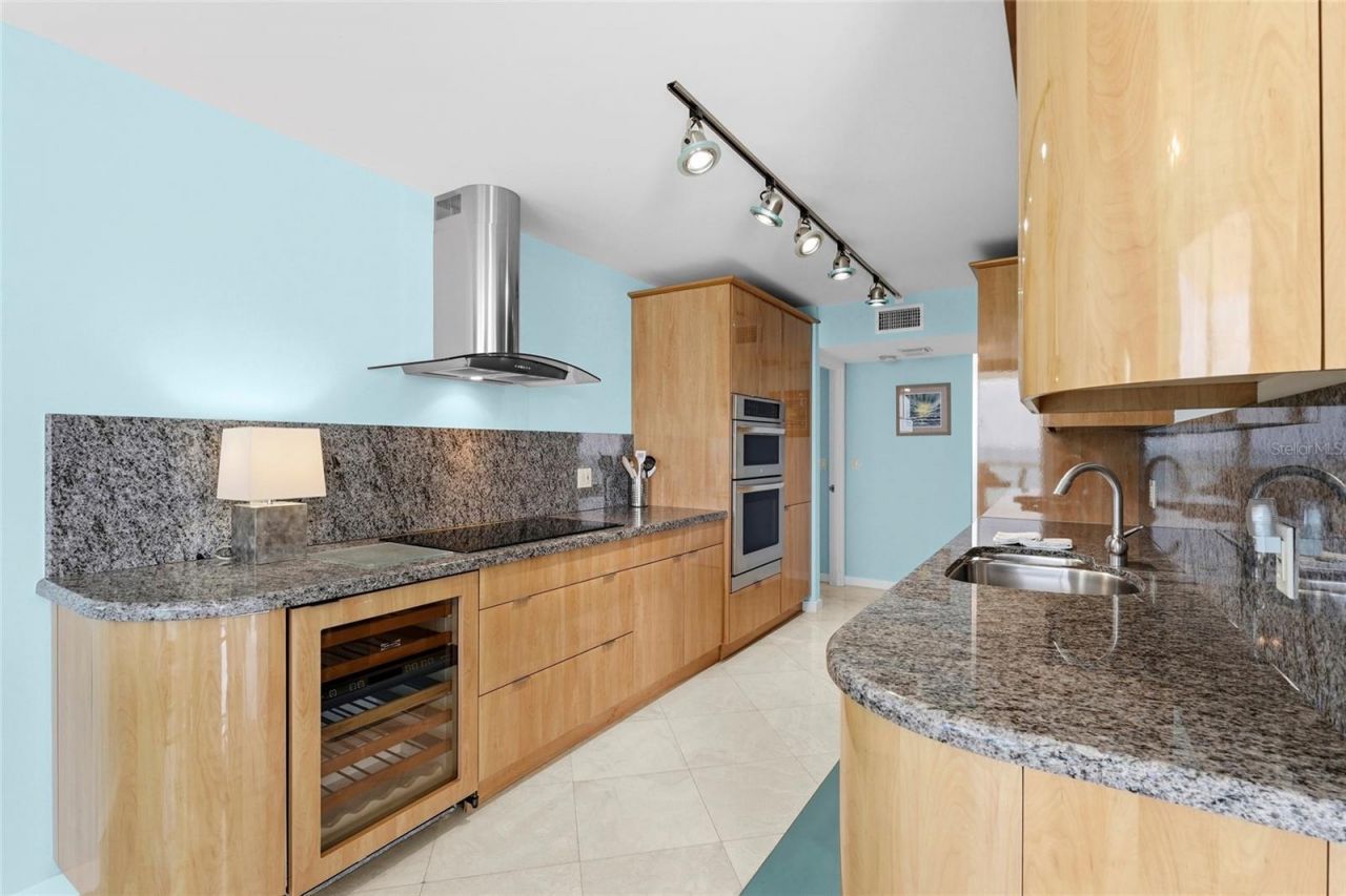 2425 Gulf Of Mexico Drive, Unit 8C, Longboat Key, FL 34228 Photo