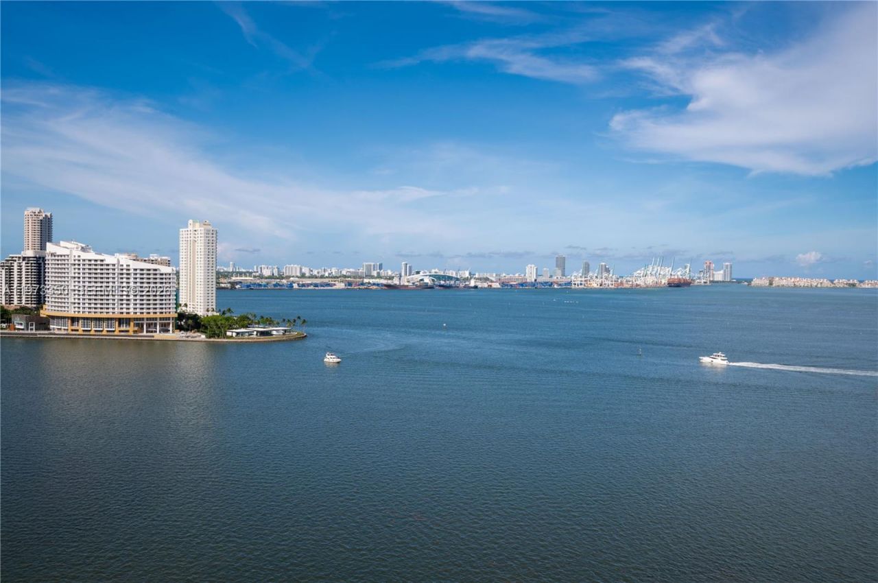 1331 Brickell Bay Dr, Unit 1801, Miami, FL 33131 Photo