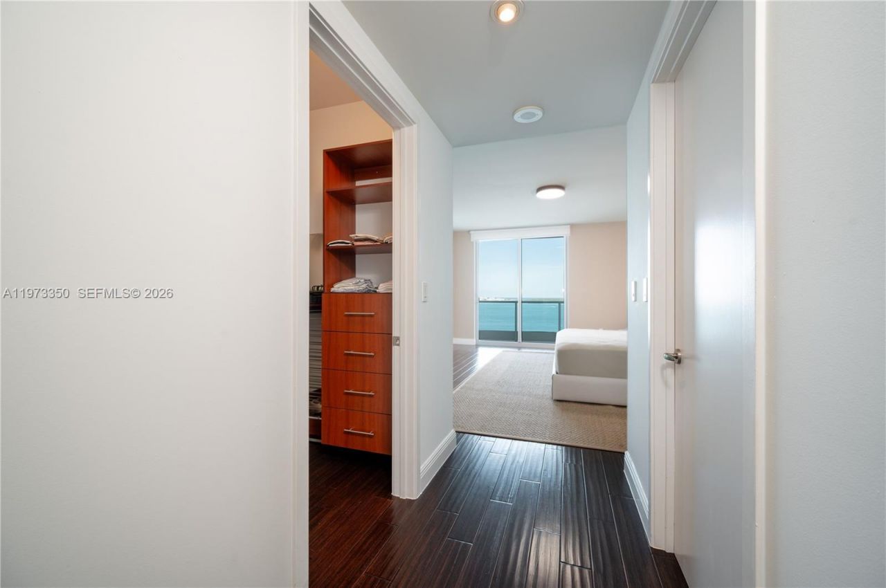 1331 Brickell Bay Dr, Unit 1801, Miami, FL 33131 Photo