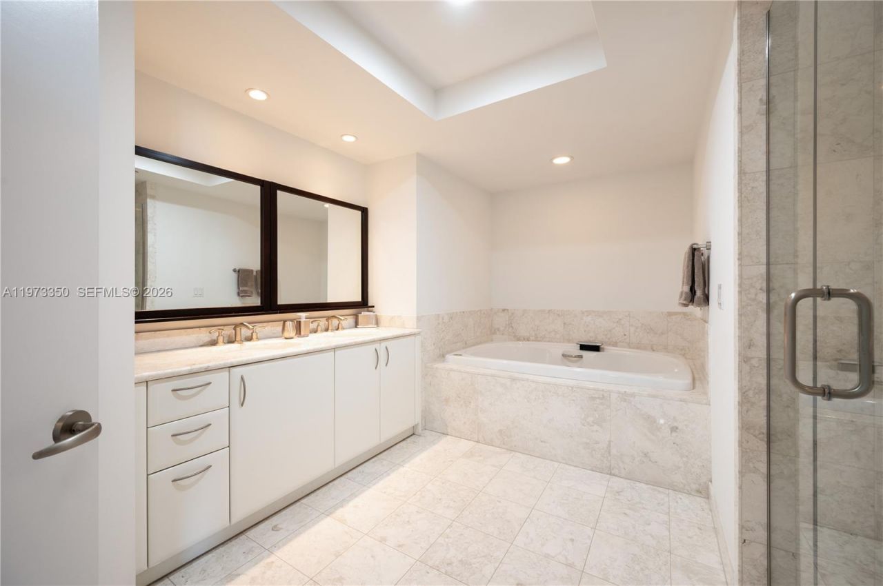 1331 Brickell Bay Dr, Unit 1801, Miami, FL 33131 Photo