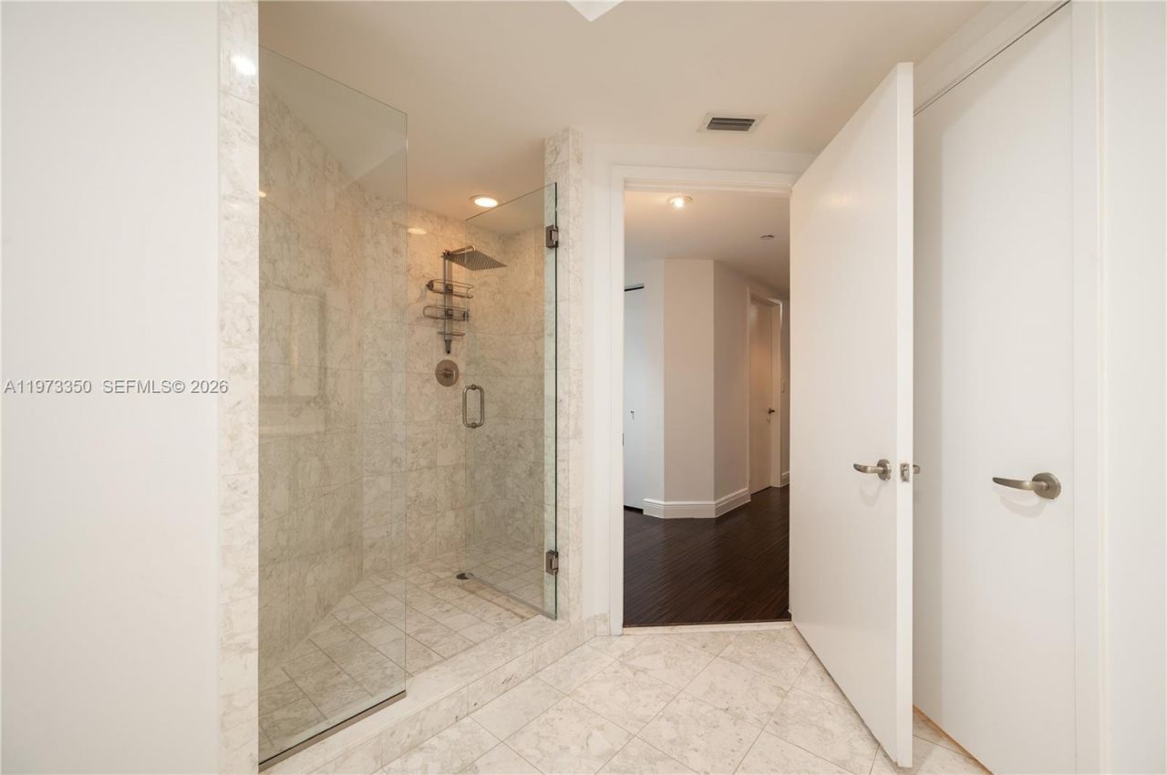 1331 Brickell Bay Dr, Unit 1801, Miami, FL 33131 Photo