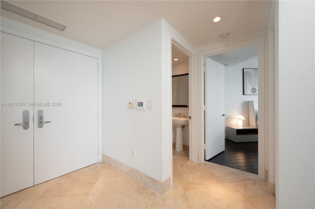 1331 Brickell Bay Dr, Unit 1801, Miami, FL 33131 Photo