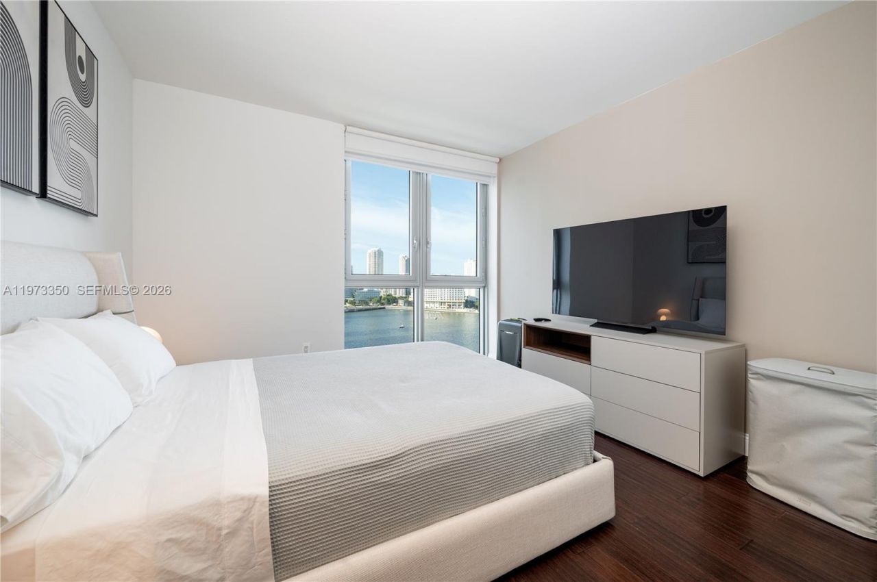 1331 Brickell Bay Dr, Unit 1801, Miami, FL 33131 Photo