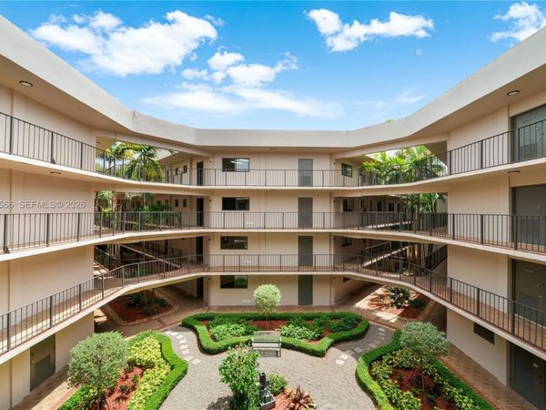 8520 SW 133rd Ave Rd, Unit 323, Miami, FL 33183