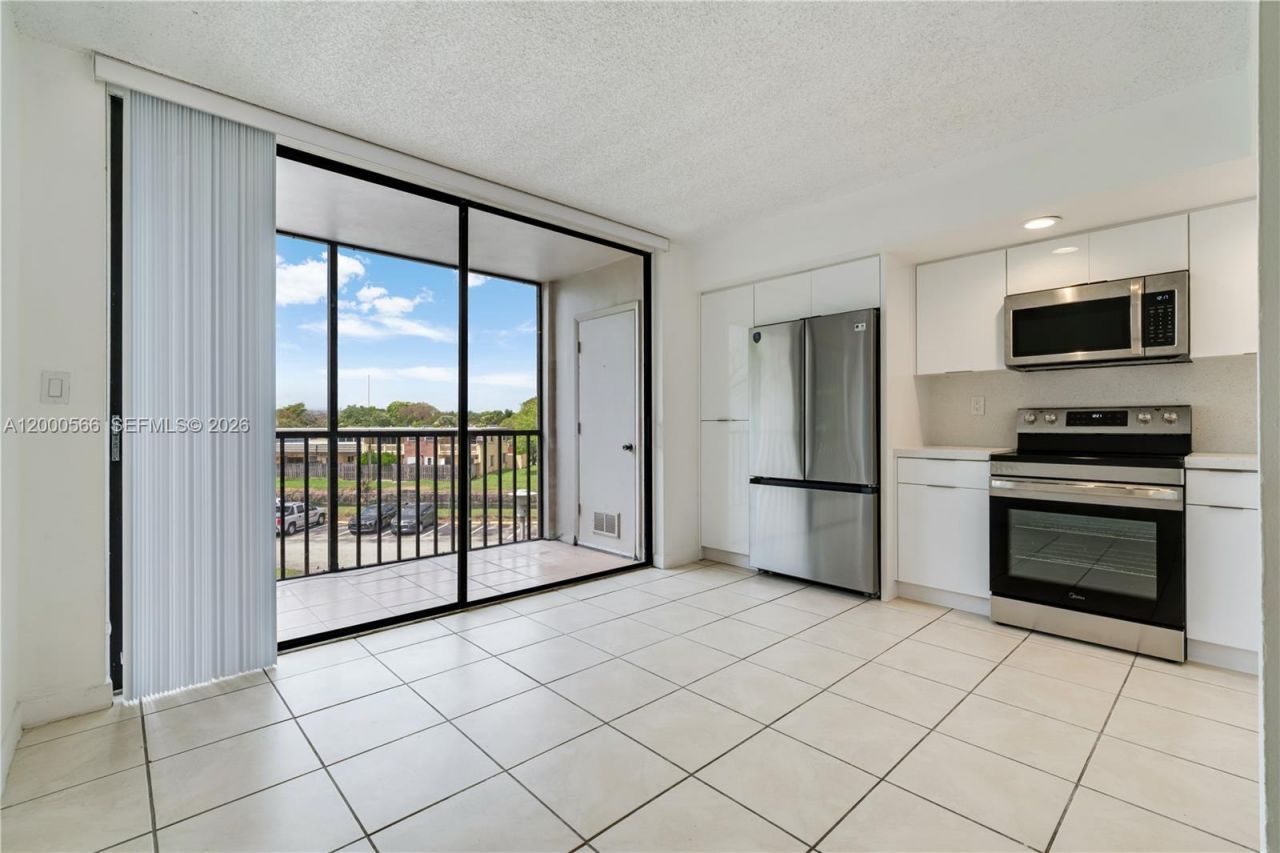 8520 SW 133rd Ave Rd, Unit 323, Miami, FL 33183 Photo