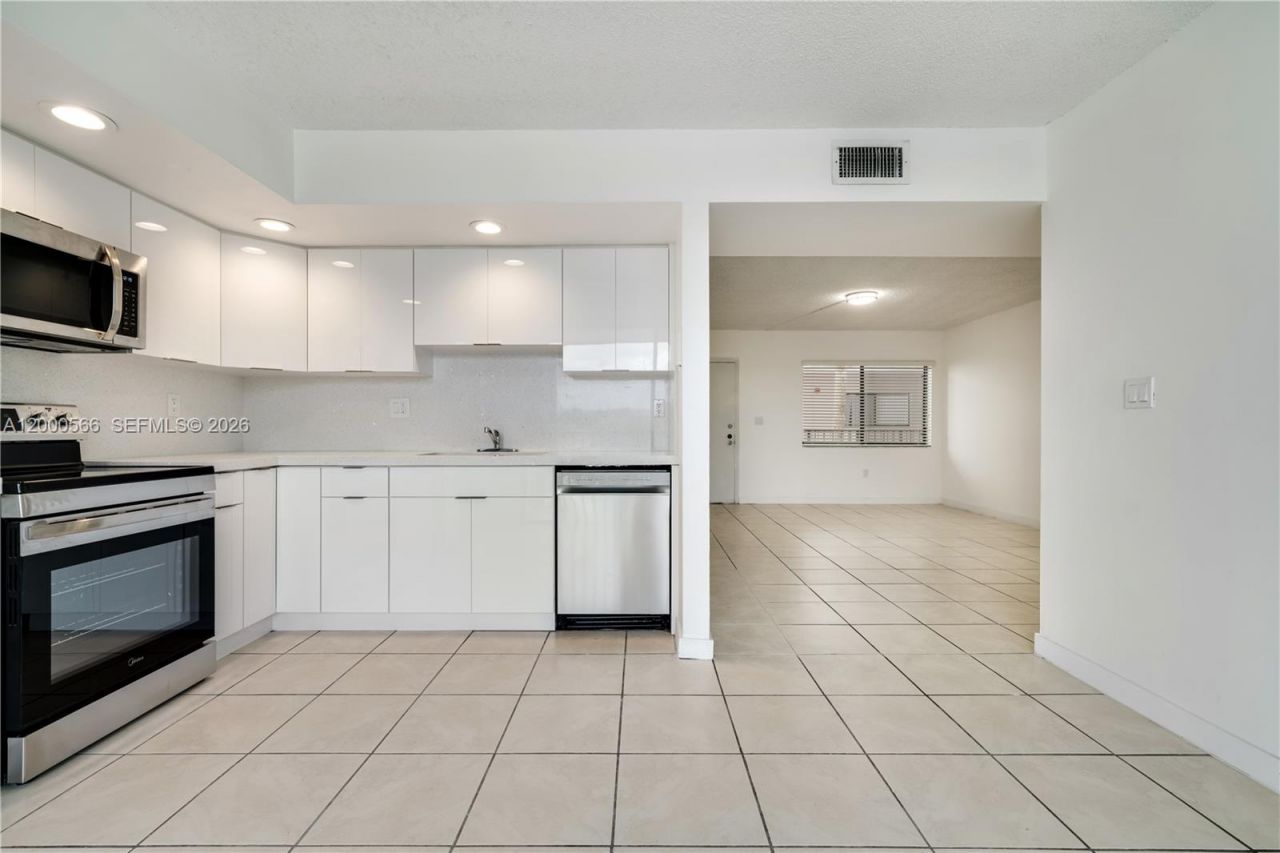 8520 SW 133rd Ave Rd, Unit 323, Miami, FL 33183 Photo