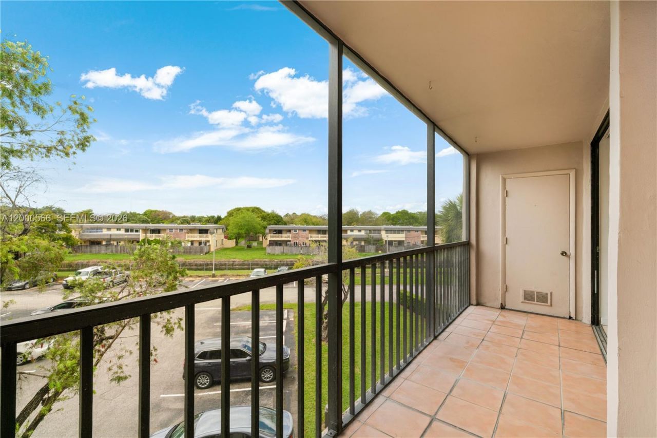 8520 SW 133rd Ave Rd, Unit 323, Miami, FL 33183 Photo