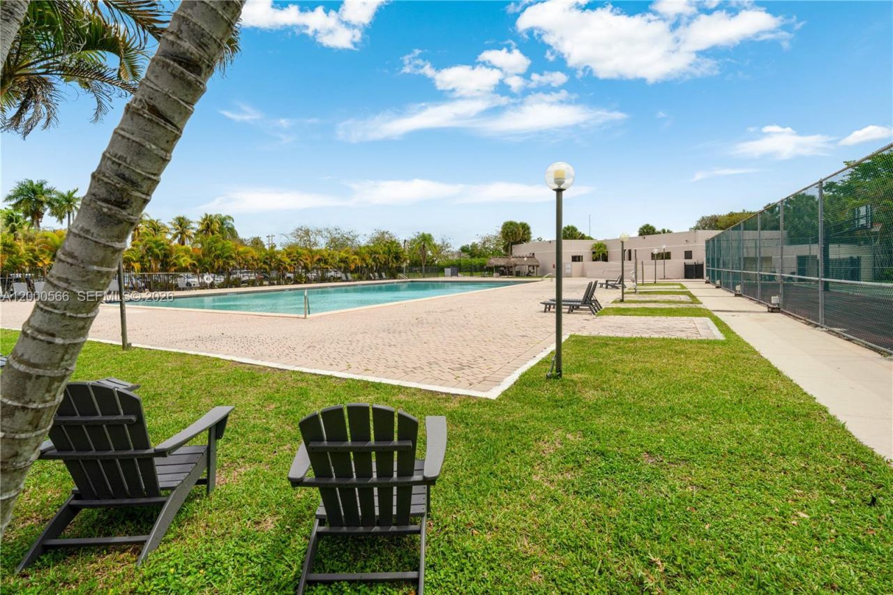 8520 SW 133rd Ave Rd, Unit 323, Miami, FL 33183 Photo