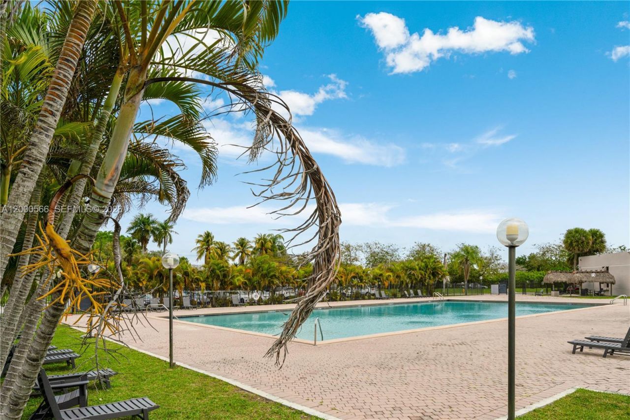 8520 SW 133rd Ave Rd, Unit 323, Miami, FL 33183 Photo