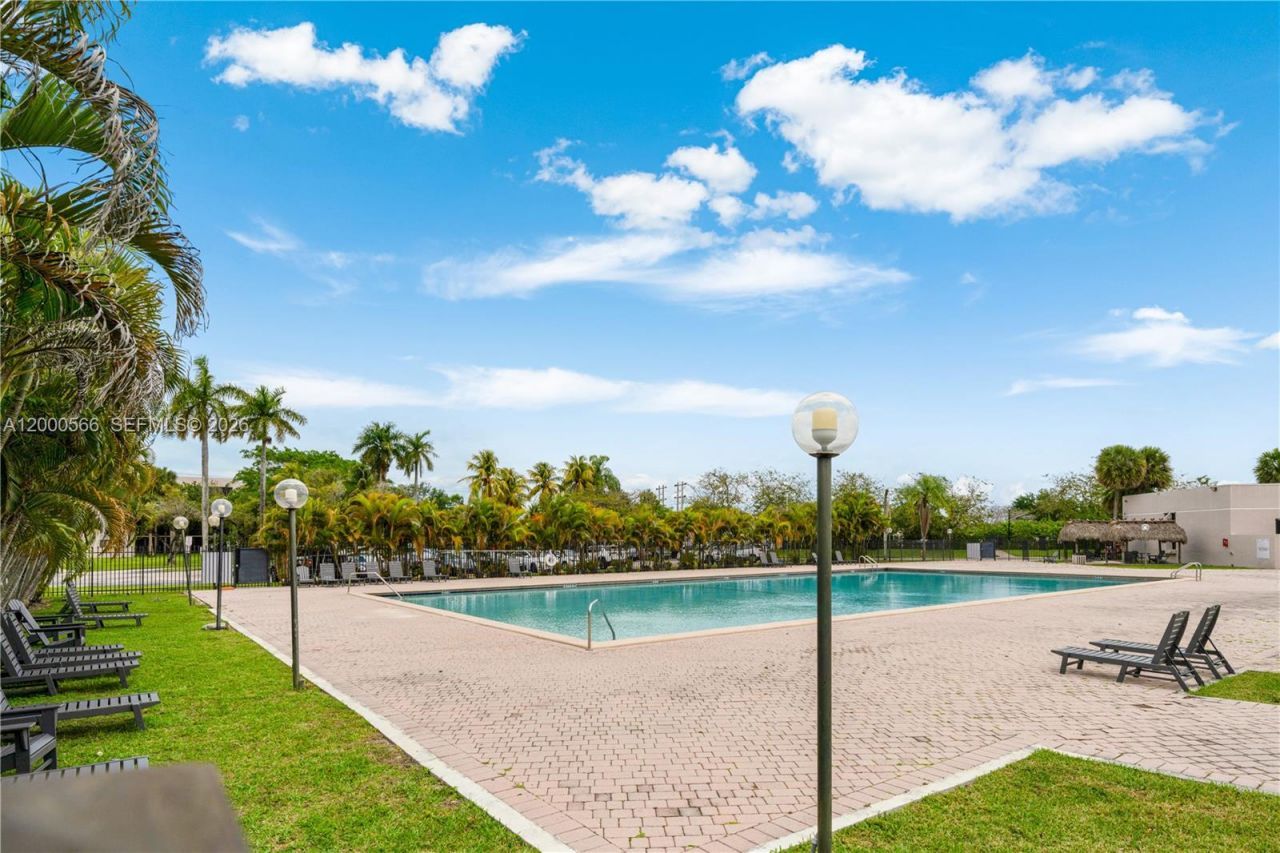 8520 SW 133rd Ave Rd, Unit 323, Miami, FL 33183 Photo