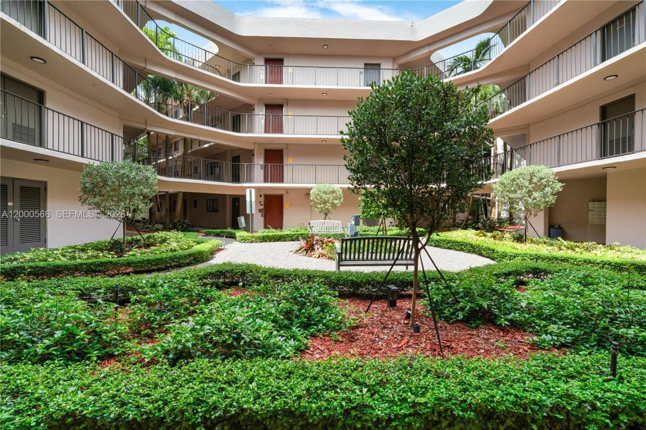 8520 SW 133rd Ave Rd, Unit 323, Miami, FL 33183 Photo