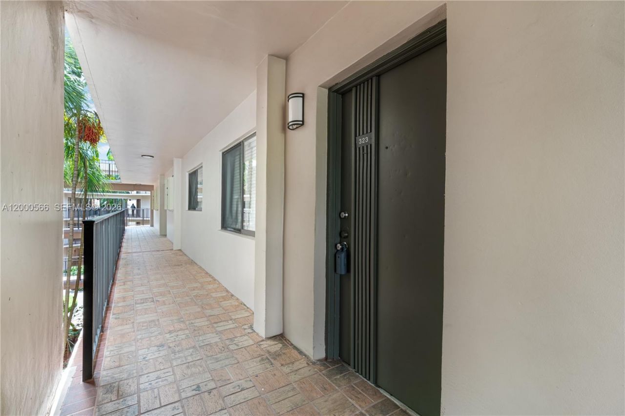8520 SW 133rd Ave Rd, Unit 323, Miami, FL 33183 Photo
