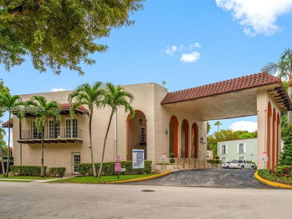 10834 N Kendall Dr , Unit X13, Miami, FL 33176