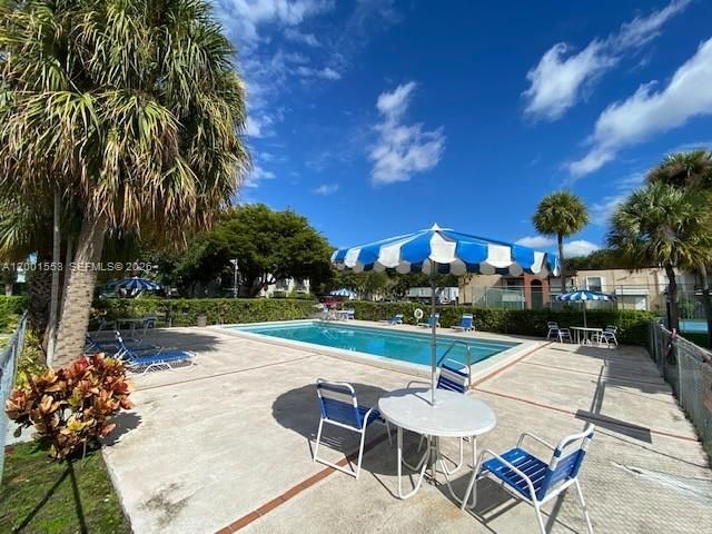 10834 N Kendall Dr, Unit X13, Miami, FL 33176 Photo