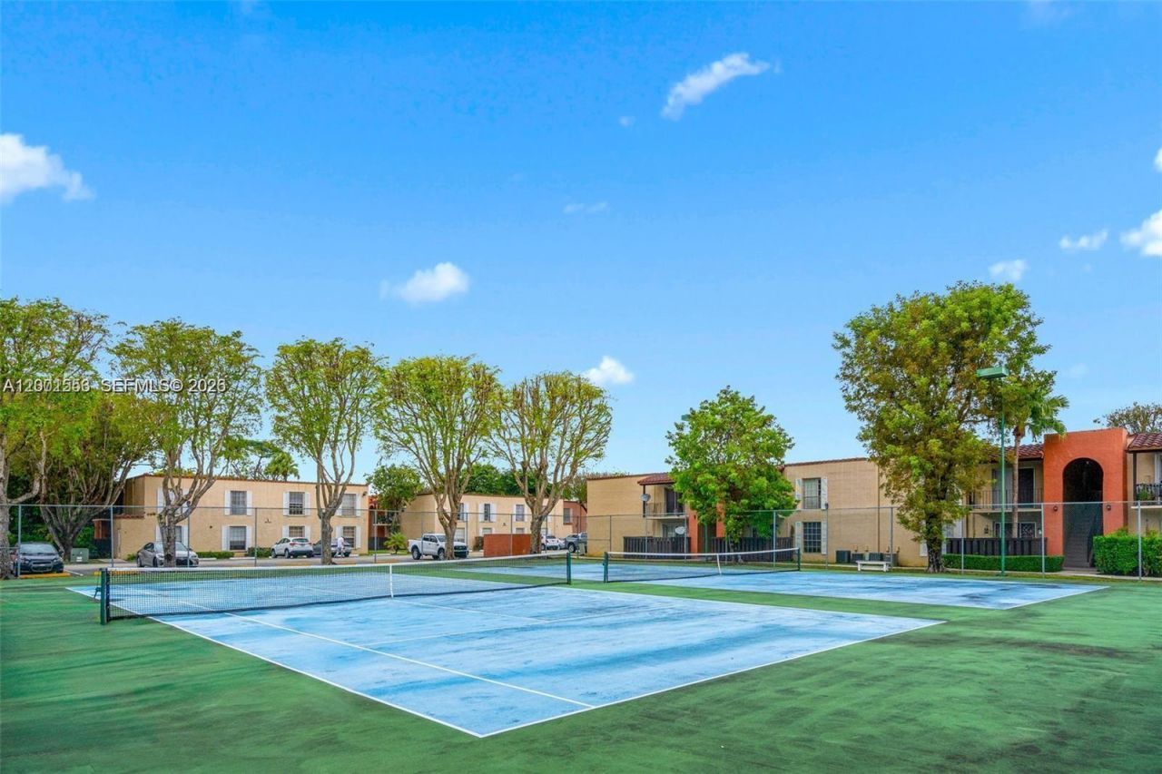 10834 N Kendall Dr, Unit X13, Miami, FL 33176 Photo