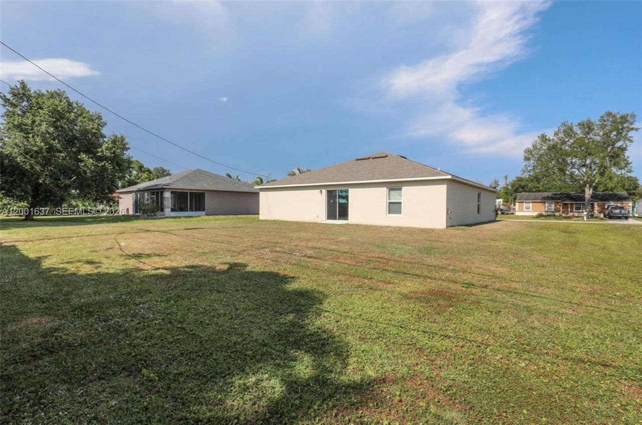 2352 SE Surrey Pl, Port Saint Lucie, FL 34952 Photo