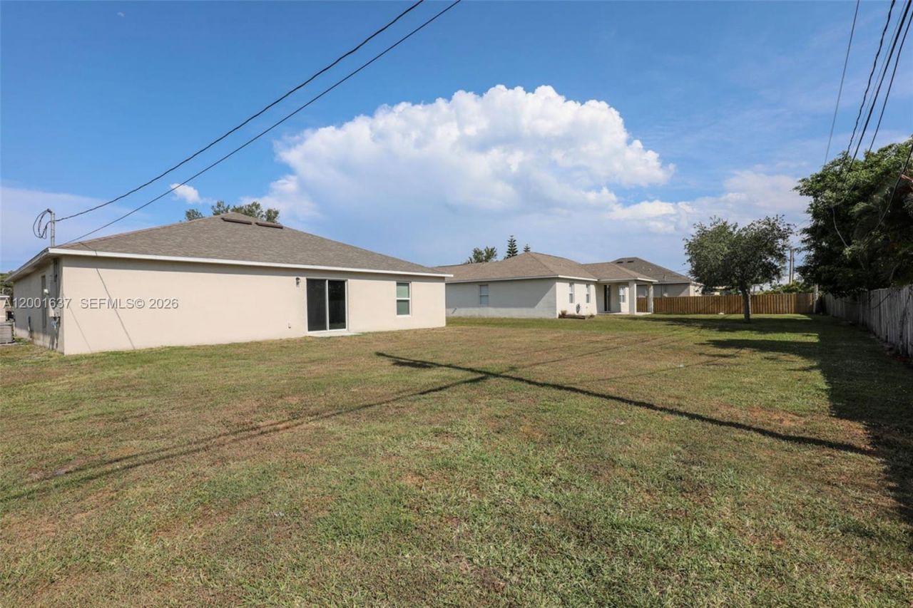 2352 SE Surrey Pl, Port Saint Lucie, FL 34952 Photo